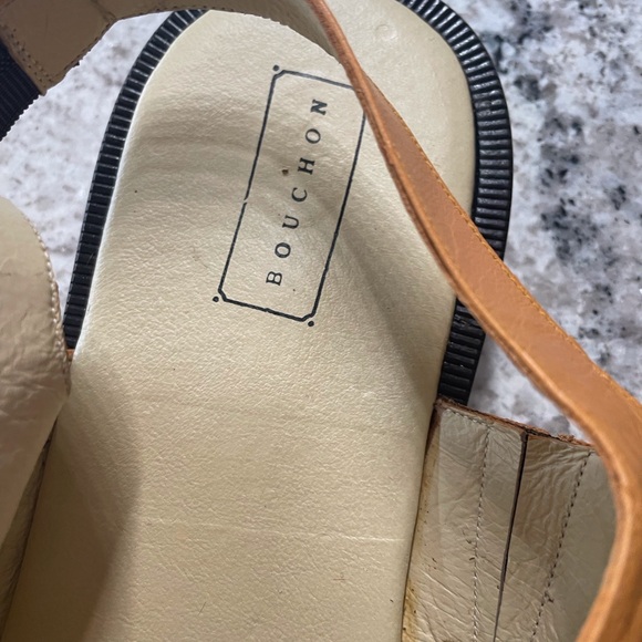 Tan and Gold Textured Leather Sandals with Slip-On Design - Picture 2 of 7